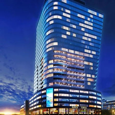 Hanza Tower White 23 & Pool